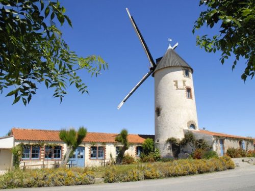 Moulin-Raire-Balade-en-ancienne-voyage-touristique