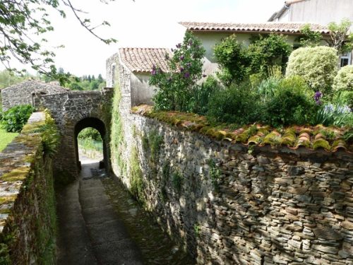 Vouvant-RallyeTouristique-Balade-en-Ancienne